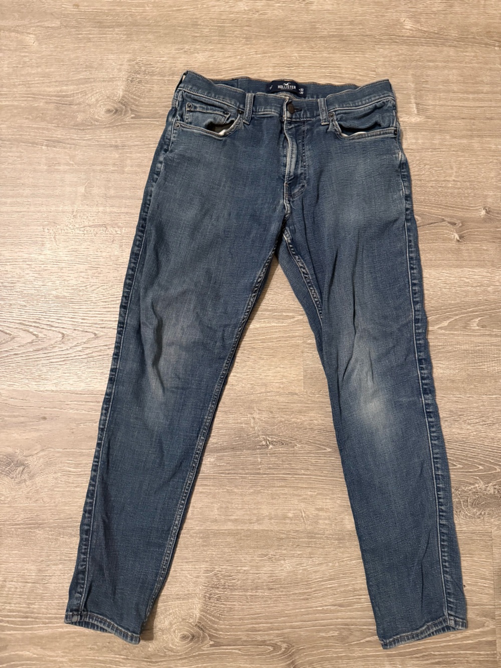 Hollister Men's Straight-Leg Jeans in Medium Blue Wash